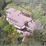 Luxuriöse Villa in Park-und Waldgrundstück mit privater Zufahrtsstraße