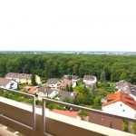 bezahlbare 2 ZKB, 2 Balkone, TG-Stellplatz, privater Keller mit Traumblick bis in die Pfalz